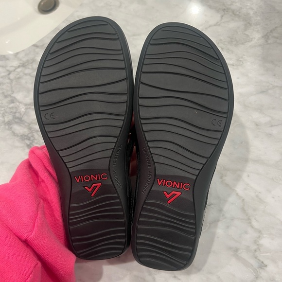 Vionic Wedge Flip Flop for High Arches - Picture 5 of 8